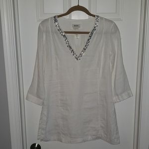 Linen tunic with neck details